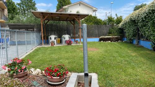 a garden with a gazebo and flowers in a yard at B&B Dolce Sogno in SantʼElpidio a Mare