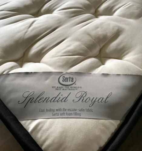 a mattress with a sign on top of it at B&B Tussen Vecht en Veer in Hardenberg