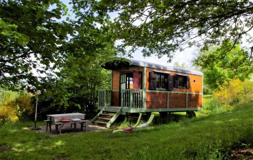 Gallery image of Les Roulottes et Cabanes du Livradois in Cunlhat