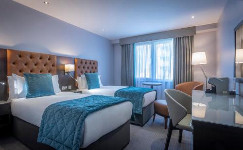 Postel nebo postele na pokoji v ubytování Grand Canal Hotel