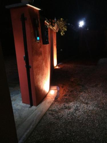 a person standing on the side of a building at night at Binario 9 3/4 in Villafranca Piemonte