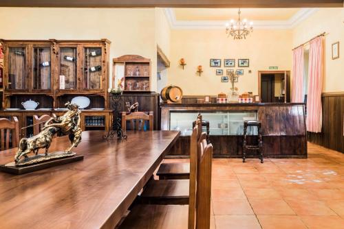 a dining room with a table with a statue on it at Finca El Cotillo in Linares