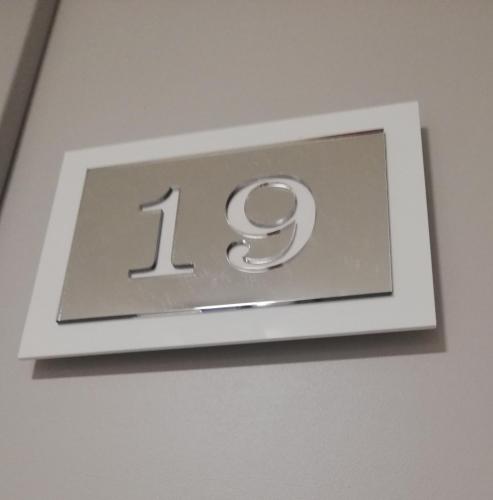 a lightswitch on a wall with the number on it at APARTAMENTY POSEJDON in Świnoujście