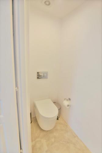 Bilik mandi di Loukia's Apartments