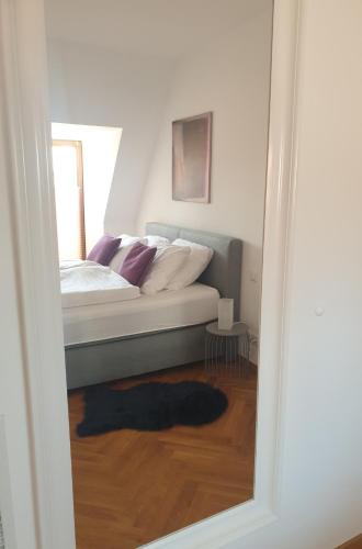 Кровать или кровати в номере Modernes Apartment an der Frauenkirche