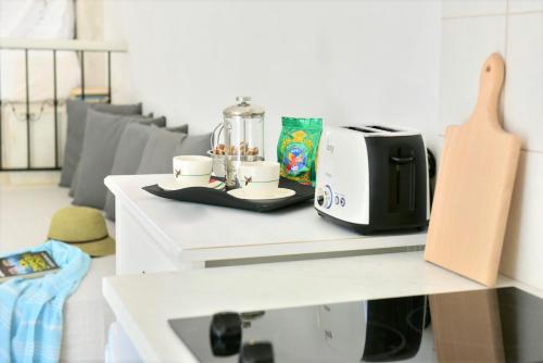 Kemudahan buat kopi dan teh di Loukia's Apartments