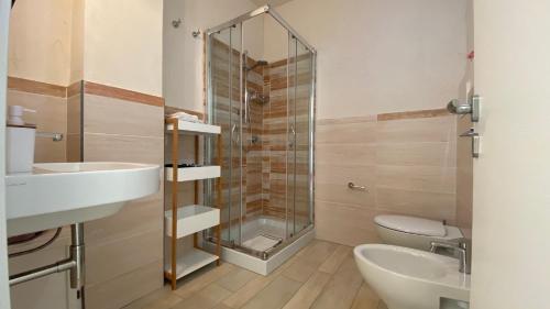 Kylpyhuone majoituspaikassa La Tortorella Room & Apartment