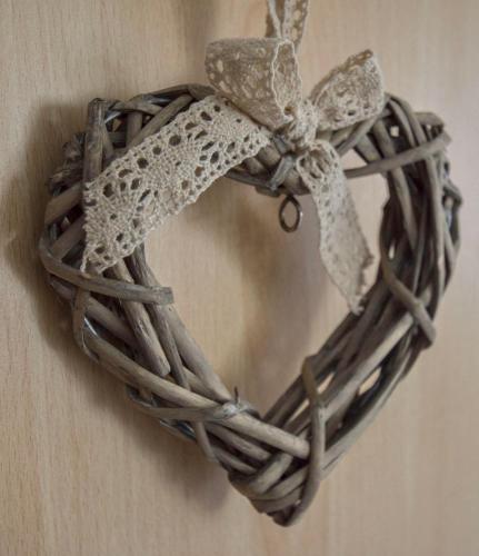 a wicker heart with a bow on a wall at Mini-Appartamenti, Camere Lanterna Blu in Mombello Monferrato