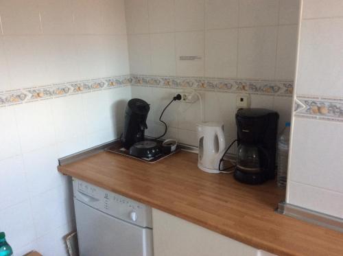 a kitchen with a counter top with appliances on it at Arabiluk in L’Alfàs del Pi