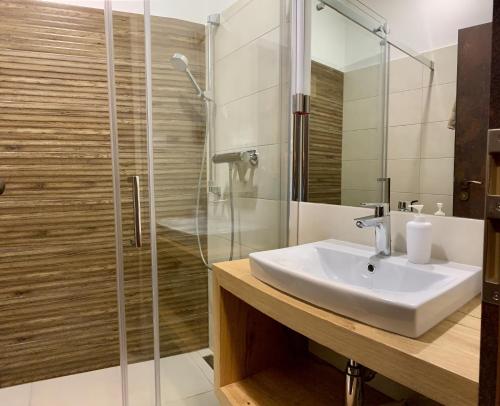 a bathroom with a sink and a shower at Apartmánový dom Poludnica I., Chopok Juh, Jasná in Tale