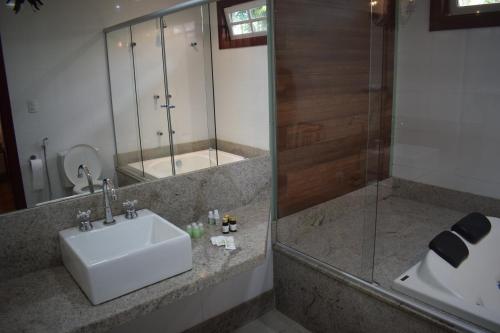 Ett badrum på Hotel Solar Das Lajes