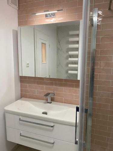 Et badeværelse på Mery Luxury Apartment