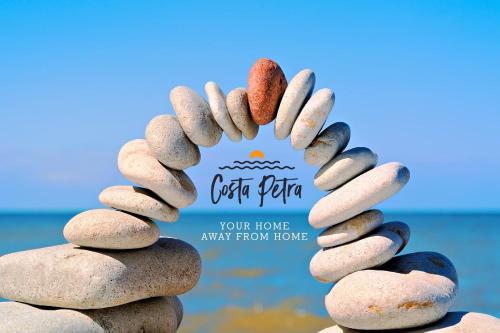 Costa Petra - Luxury Seaside Cottage with Garden - Vacation House for families in Greece