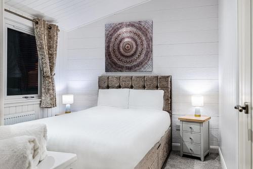 Voodi või voodid majutusasutuse Silverwood Luxury Lodges & Bistro Barn toas