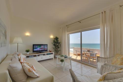 Inn The Beach Apartments by Seareen