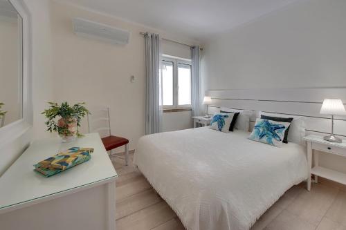 Inn The Beach Apartments by Seareen