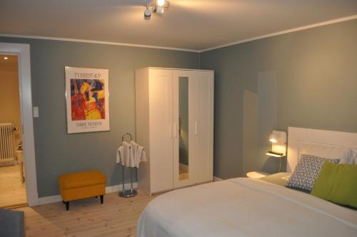 Кровать или кровати в номере Bed & Kitchen „Den gamle Skole“ Nr. Sejerslev