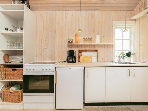Küche/Küchenzeile in der Unterkunft 4 person holiday home in Skagen