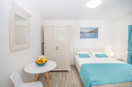 Seafront apartment photo 2