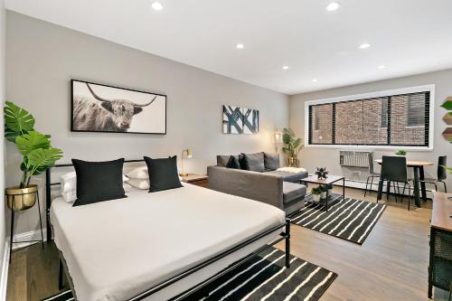 a bedroom with a bed and a living room at Best Studio Apt in Chicago close to Boystown - Oakdale 204 rep in Chicago