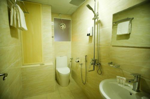 Kúpeľňa v ubytovaní Alpha Suites Hotel