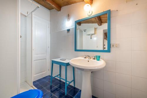 Koupelna v ubytování Dimora tipica Carlofortina