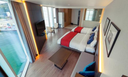 Postel nebo postele na pokoji v ubytování Venezia Hotel and Suite