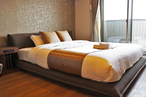 Una cama o camas en una habitación de Ostay Vermillion Namba