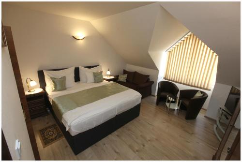Postel nebo postele na pokoji v ubytování Restaurant penzion u Buchlovskeho zamku