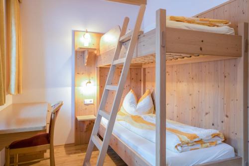 A bed or beds in a room at Wieserhof - Apartment Benjamin
