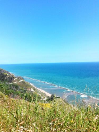 a view of the ocean from a hill at B&B Baratoff in Pesaro