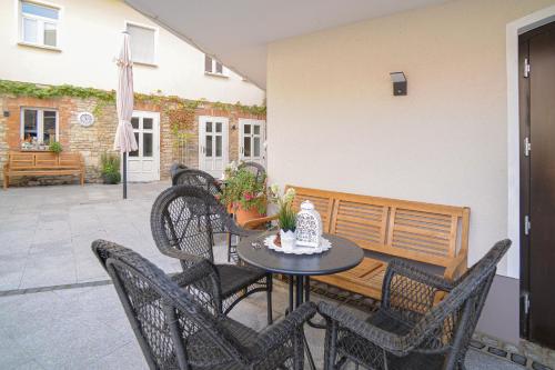 Patio nebo venkovní prostory v ubytování Königshof Freyburg