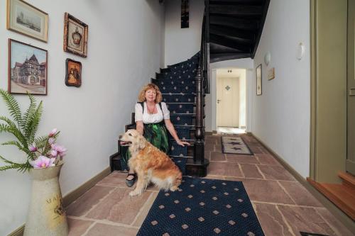 Domácí mazlíčci ubytovaní s hosty v ubytování Königshof Freyburg