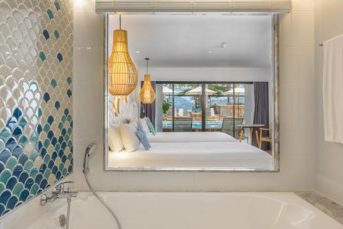 Ванная комната в LIV Hotel Phuket Patong Beachfront