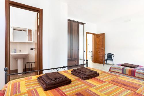 A bed or beds in a room at Villa Delle Palme