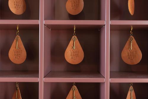 a pink shelf with wooden baseballoons on it at Vaeshartelt Maastricht in Maastricht