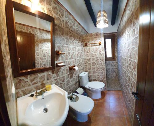 A bathroom at Casas Rurales La Minilla