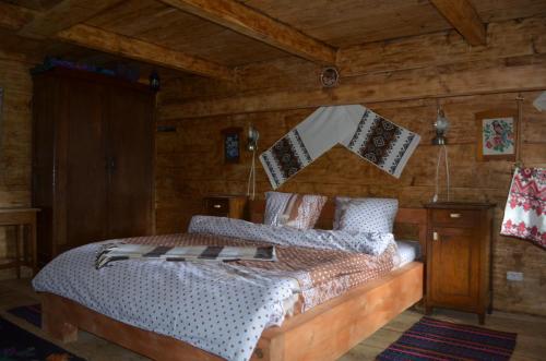 a bedroom with a bed in a wooden cabin at Гуцульська Спадщина in Vorokhta