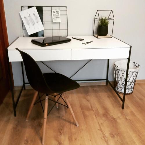 a white desk with a chair and a plant at Domek w dolinie in Berest