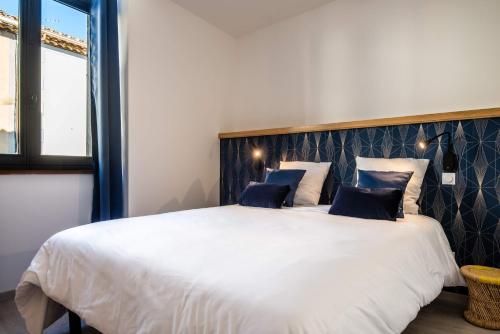 En eller flere senge i et værelse på La terrasse de La Tour Pinte.