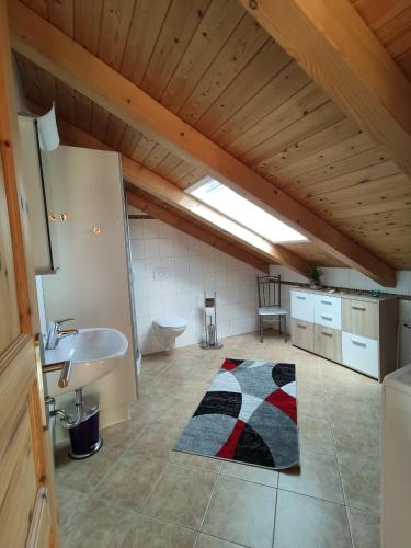 Ένα μπάνιο στο Ferienhaus OaSee Jabel