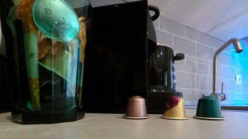 a kitchen counter with a blender and a group of cups at APARTAMENTOS EL POZO AMARGO in Toledo