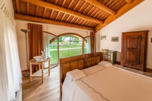 Ένα ή περισσότερα κρεβάτια σε δωμάτιο στο Borgo Feriani