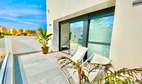 CHALET CON PISCINA PRIVADA EN LA URB. DE PUERTO ...