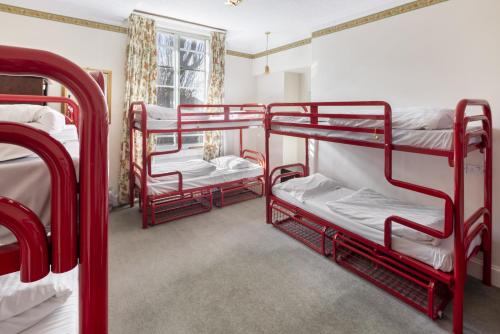 เตียงสองชั้นในห้องที่ Astor York Hostel