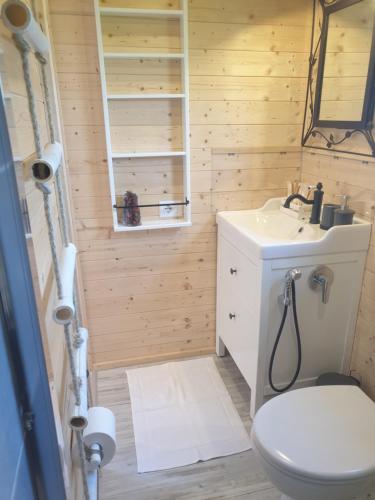 A bathroom at La diligenza