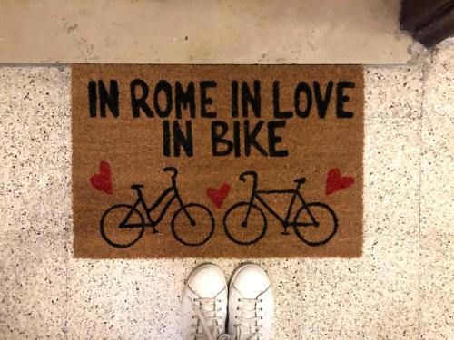 IN ROME IN LOVE IN BIKE