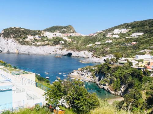 Gambar di galeri bagi Ponza Cala Feola IMMOBILEVANTE di Ponza