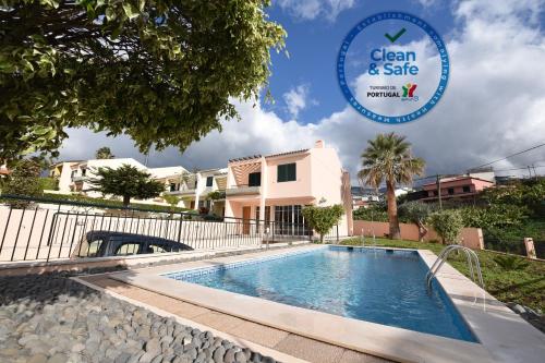 a swimming pool with a sign that says clean and safe at Villa Chaves in Funchal