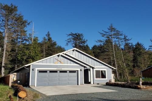a garage with a white roof and a garage door at The Captain's Quarters in Rockaway Beach
